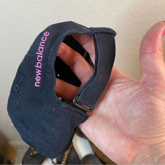 New Balance PInk Ribbon Breast Cancer Ball Cap - Picture 2 of 3